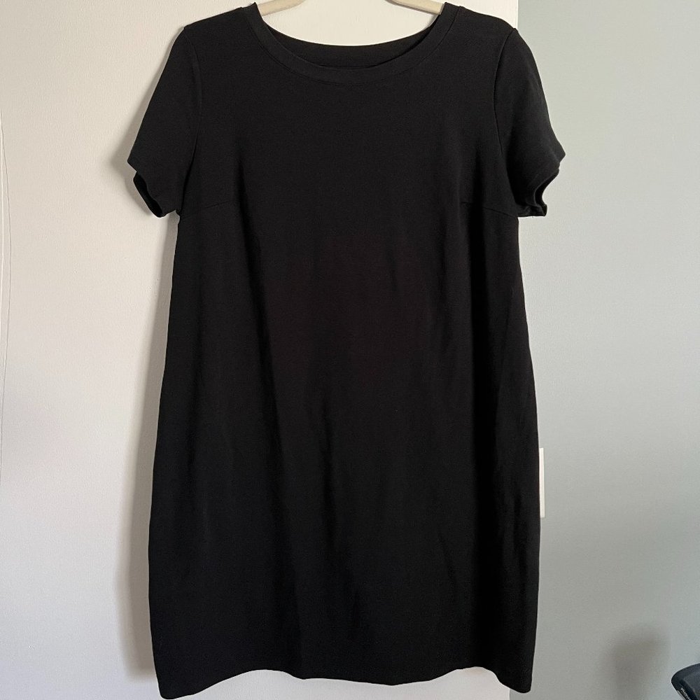 Black Slightly Fitted Tee Shirt Dress - X